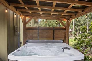 New - Cabin Minutes to Mt Rainier - EV, HotTub, 2 Queen and Twin - Ashford - 4