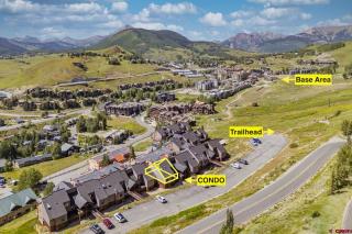 3BR Mountain Condo at the Trailhead with Huge Views - 4