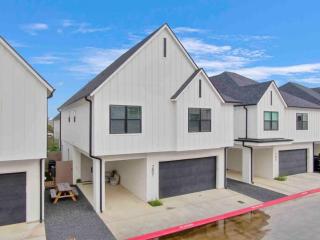 Howdy House 4 King Suites Community Pool in Heart of BCS - College Station - 9