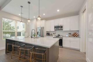 Howdy House 4 King Suites Community Pool in Heart of BCS - College Station - 4