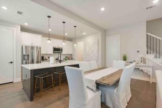 Howdy House 4 King Suites Community Pool in Heart of BCS - College Station - 1