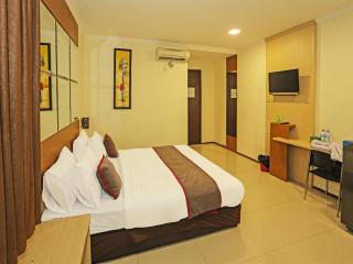 Super OYO Townhouse OAK Hotel Fiducia Serpong - 2