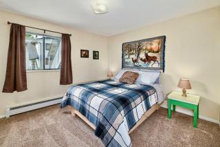 Sneaky Moose Townhome 2BR 2BA - 4