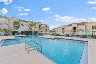 721TR 2BR Condo APT Heated Pool HotTub King Bed - Davenport - 9