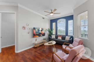 721TR 2BR Condo APT Heated Pool HotTub King Bed - Davenport - 4