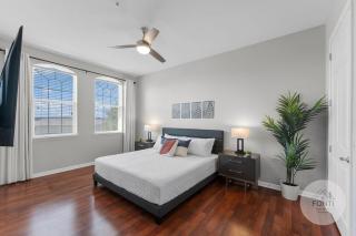 721TR 2BR Condo APT Heated Pool HotTub King Bed - Davenport - 1