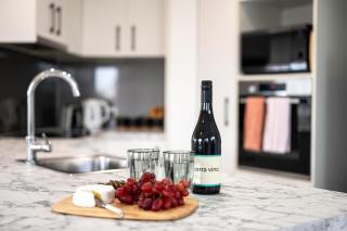 Topsail Tides Absolute Canal Waterfront Banksia Beach - 1