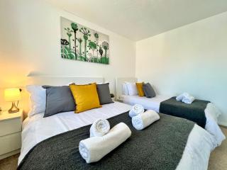 Delightfully decorated cosy two bedroom family home Great transport links to central London - Thamesmead - 7
