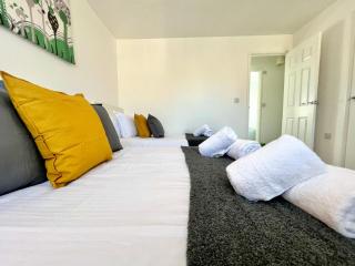 Delightfully decorated cosy two bedroom family home Great transport links to central London - Thamesmead - 2