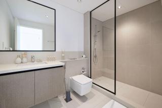 Modern Comfort - Views in Prime Downtown - 2BR 6 Guests - 1