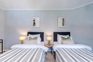 Luxury 4-Bed Home - Near HCC & Business District - Parking - Harrogate - 9