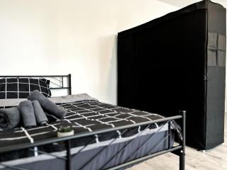 HolidayHome Aparments I Spaceous Room in BER-Reinickendorf, 1 Min. to Metro Station - Berlino - 2