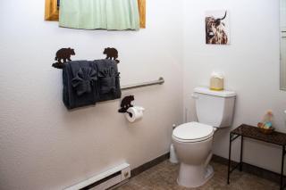 Hummingbird Heaven Cozy Cabin 1 Block to Lake, located in Town - 3