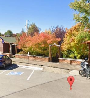 Hummingbird Heaven Cozy Cabin 1 Block to Lake, located in Town - 8