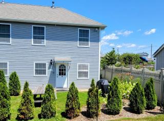 2 Br beach condo, 1 block from shore - 0