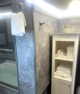 Secret Hot Tub King Haven Hideout - 6