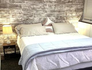 Secret Hot Tub King Haven Hideout - 4