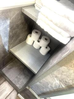 Secret Hot Tub King Haven Hideout - 2