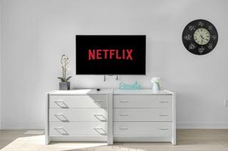 Stylish 4-Bed Home with Backyard in Prime Location - 0