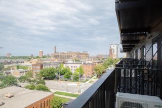 East Side 1BR NO7 with Balcony, Pool, and Gym - Milwaukee - 8