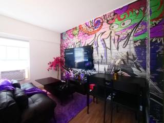 Miami Wynwoods graffiti purple central oaisis - 1