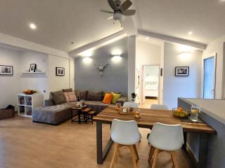 Mio Monte Apartments - Free Parking and Wi-Fi - Calm, Garden, See and Mountain View, Tivat - Porto Montenegro 2km - Tivat - 0