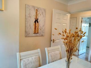 Canalside Chic Your London Escape Starts Here WIFI and Airport Transfers - 9