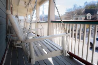 Downtown Four Poster Piedmont - Eureka Springs - 2