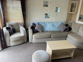 Bay Escapes, Pet Friendly Caravan on Hoburne - 4