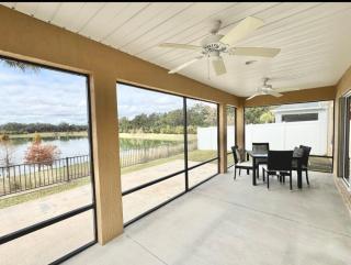 Cozy Oasis in Prime Location with Sunset Lake View, Golf Cart and Bathtub - The Villages - 1