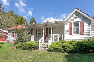 Cottage on Creeper Trail with Wide Open Acreage - Damascus - 9