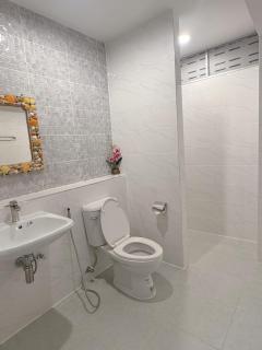 Tokyo Hotel - Nakhon Ratchasima - 2