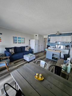 BEACHSIDE CONDO-WATER AND POOL VIEW Top Floor - Tybee Island - 8