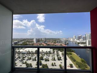 Steps from the beach 2B 2B Pool, Gym, and More - Hallandale Beach - 8