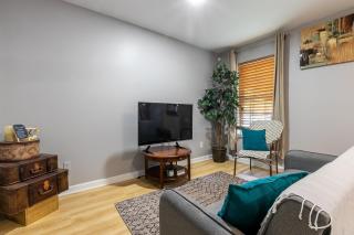 Chic Suite 25 Minutes From Midtown ATL and Airport - Fairington - 7