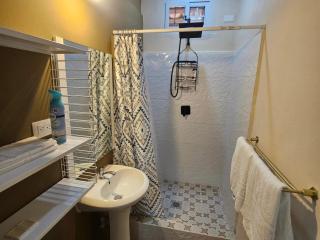 Magnificent Private Room Near Airport - - 6