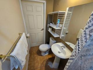 Magnificent Private Room Near Airport - - 5