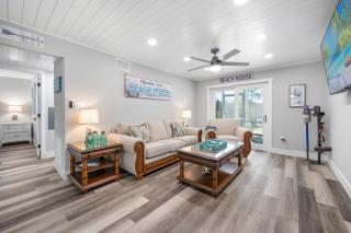 Manatee Cove! Canal side condo with water view! Half mile from AMI beaches! - Bradenton - 2