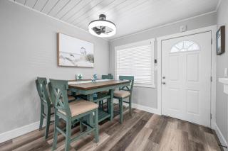 Manatee Cove! Canal side condo with water view! Half mile from AMI beaches! - Bradenton - 1