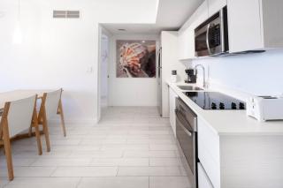 Modern 2BR Pool Over Canal Gym Beach Access Dining - 7