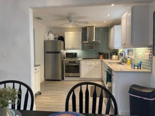 Endless Summer Beach House steps to Beach, shopping & popular restaurants - New Smyrna Beach - 7