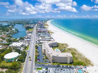 Enchanted Log Cabin Retreat Near Bradenton and St Pete - 7