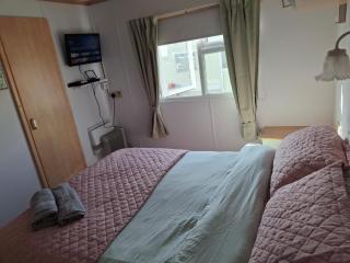 4 berth caravan - Skegness - 4