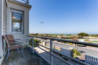 Superb beach-front family house - 0