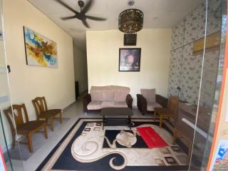 OYO Home 90904 Ray Yan Guesthouse - Batu Ferringhi - 1