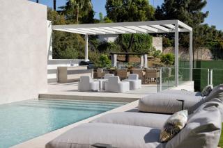 Luxury Villa Alma Pool, Garden & Parking - 4