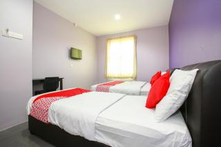 OYO 89332 De Hotel - Teluk Intan - 4