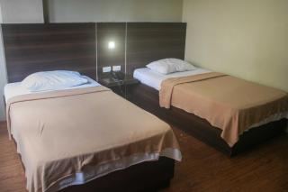 OYO 1011 First Hotel - Manila - 2