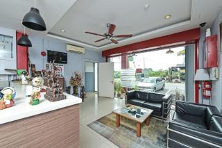 OYO 90644 M Three Hotel - Kampong Batu Tiga - 3