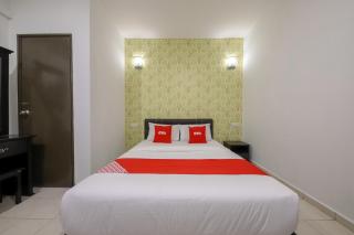 OYO 89497 Dream Nur Hotel - Tranquerah - 1